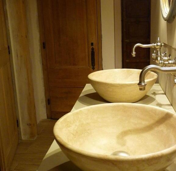 Bed and Breakfast Aux Fontaines D Eyvigues