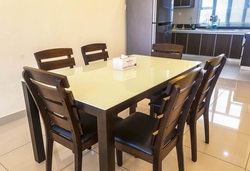 Summerton Luxury Suites By D Imperio Homestay