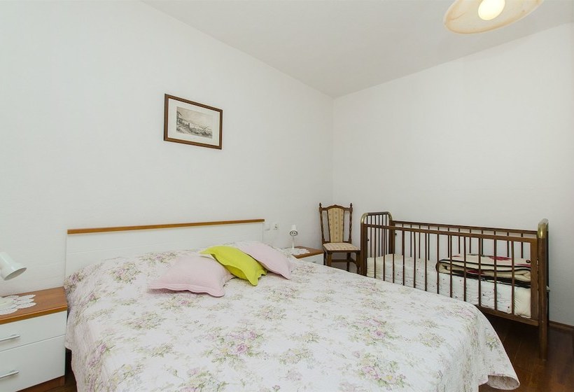 Apartments And Rooms Vojmir