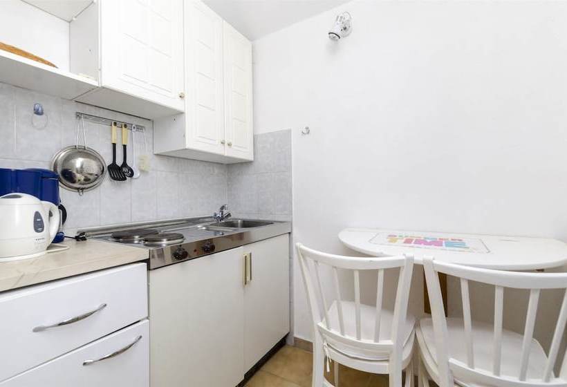 Apartments And Rooms Vojmir