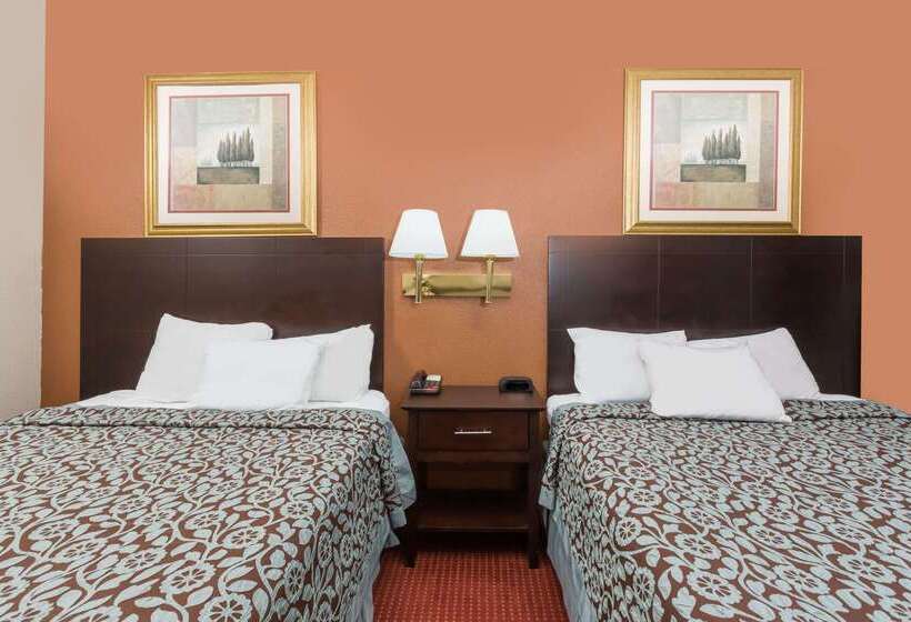 هتل Days Inn & Suites By Wyndham Des Moines Airport