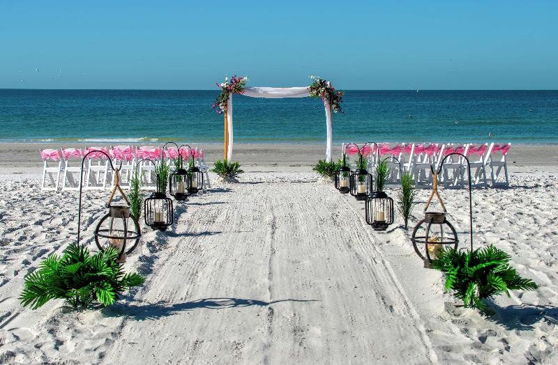 בית מלון כפרי Doubletree Beach Resort By Hilton Tampa Bay   North Redingto