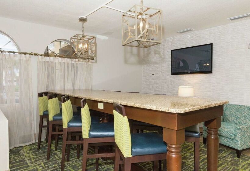 هتل Hampton Inn St. Augustine Beach