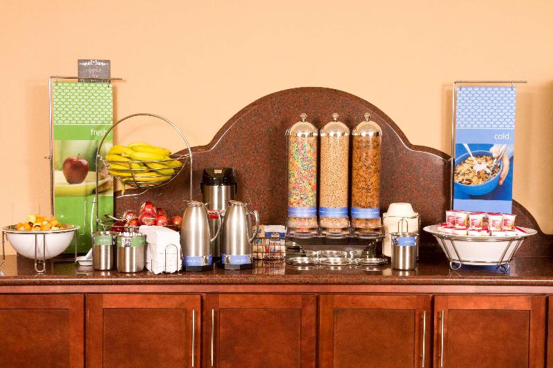 هتل Hampton Inn St. Augustine Beach