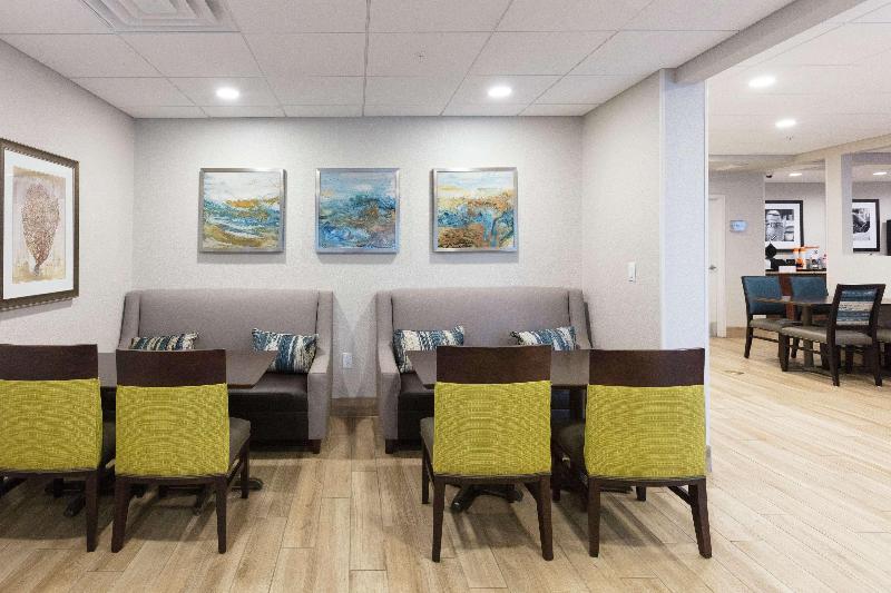 هتل Hampton Inn St. Augustine Beach