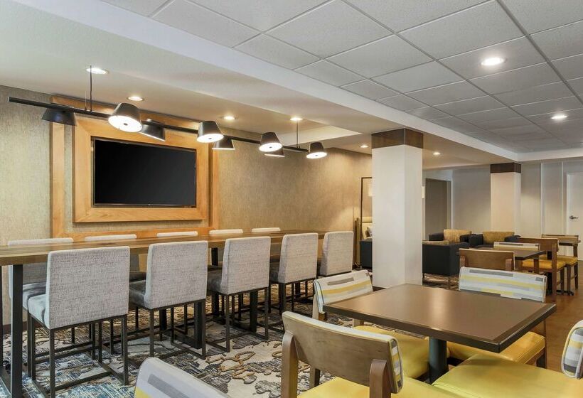 هتل Hampton Inn & Suites Denver Tech Center