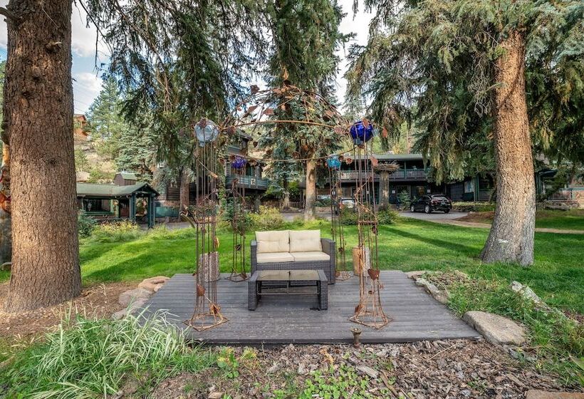 בית מלון כפרי Highland Haven Creekside Inn