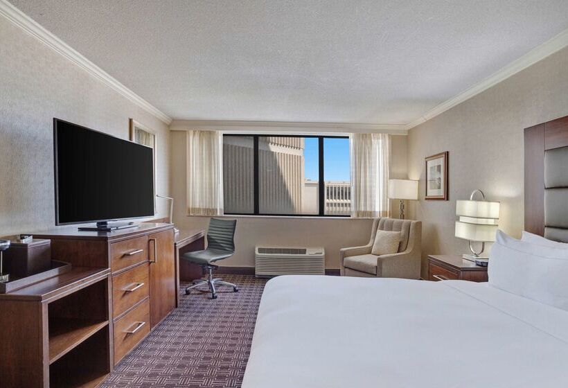 هتل Hilton Arlington National Landing
