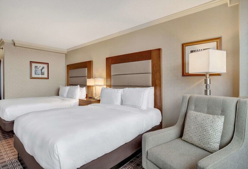 هتل Hilton Arlington National Landing