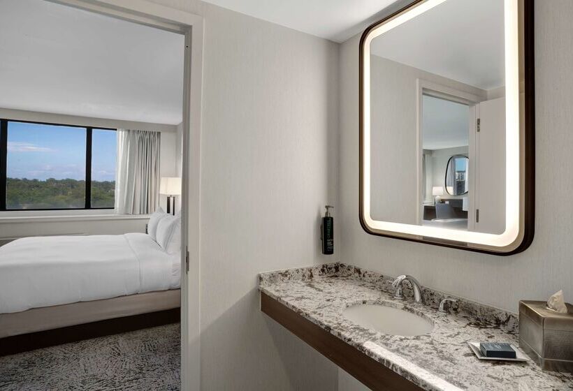 هتل Hilton Arlington National Landing