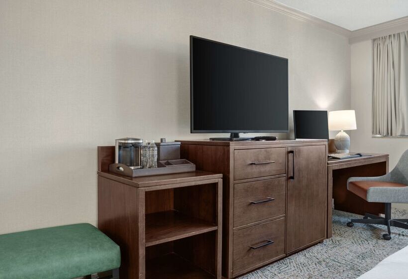 هتل Hilton Arlington National Landing