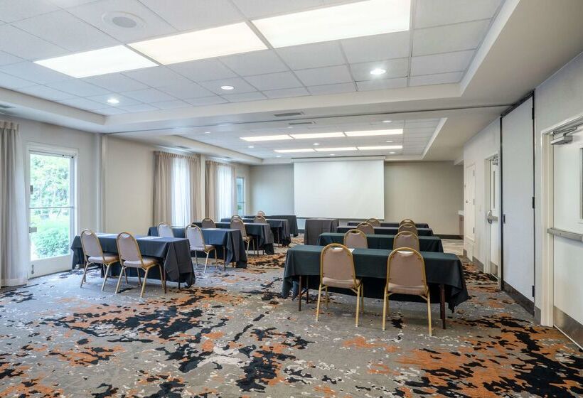 هتل Hilton Garden Inn Louisville East