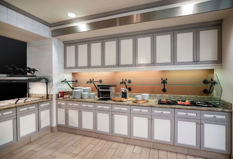 هتل Hilton Garden Inn Louisville East