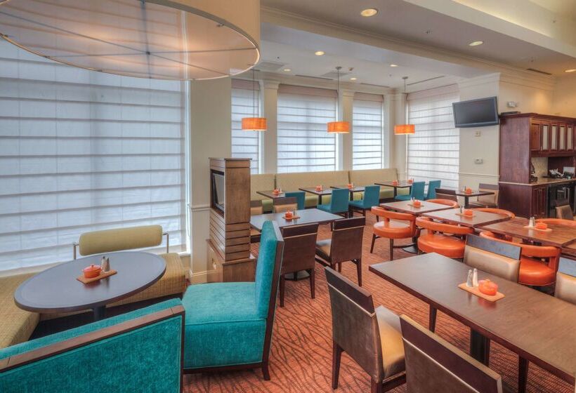 בית מלון כפרי Hilton Garden Inn Shelton