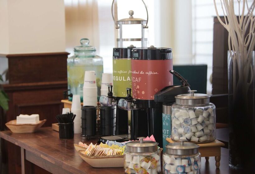 בית מלון כפרי Hilton Garden Inn Shelton