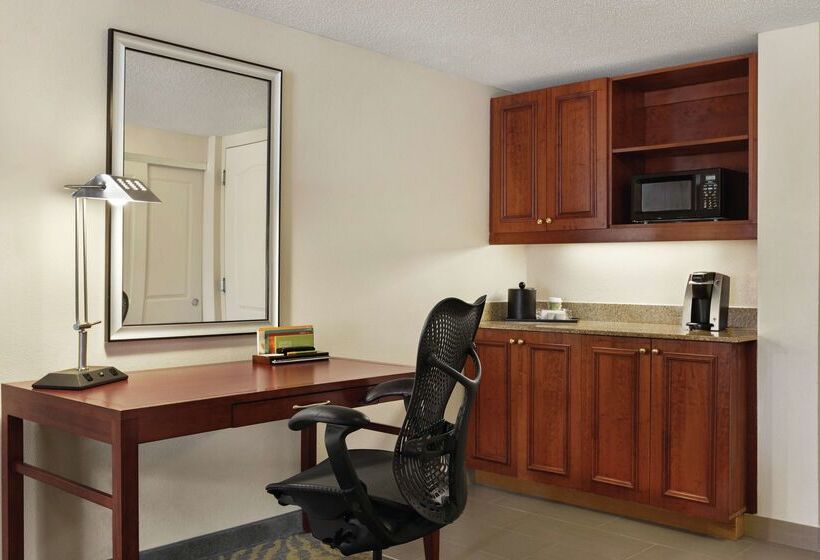 בית מלון כפרי Hilton Garden Inn Shelton