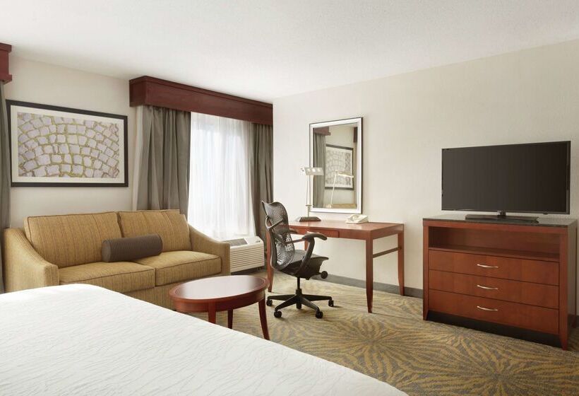 בית מלון כפרי Hilton Garden Inn Shelton