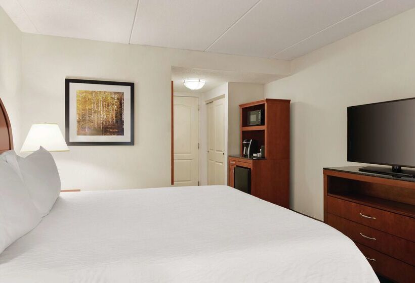 בית מלון כפרי Hilton Garden Inn Shelton