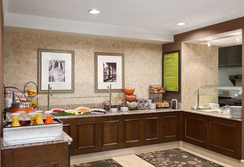 בית מלון כפרי Hilton Garden Inn Shelton