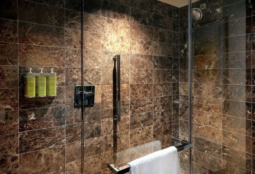 בית מלון כפרי Hilton Mclean Tysons Corner