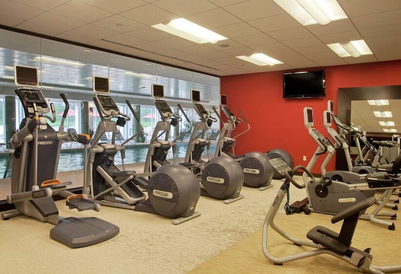 בית מלון כפרי Hilton Mclean Tysons Corner