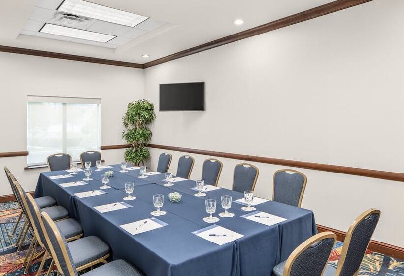 هتل Holiday Inn Express & Suites Wilmington Newark, An Ihg