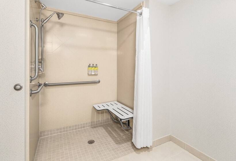 هتل Holiday Inn Express & Suites Wilmington Newark, An Ihg