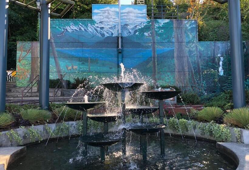 فندق Port Angeles Inn