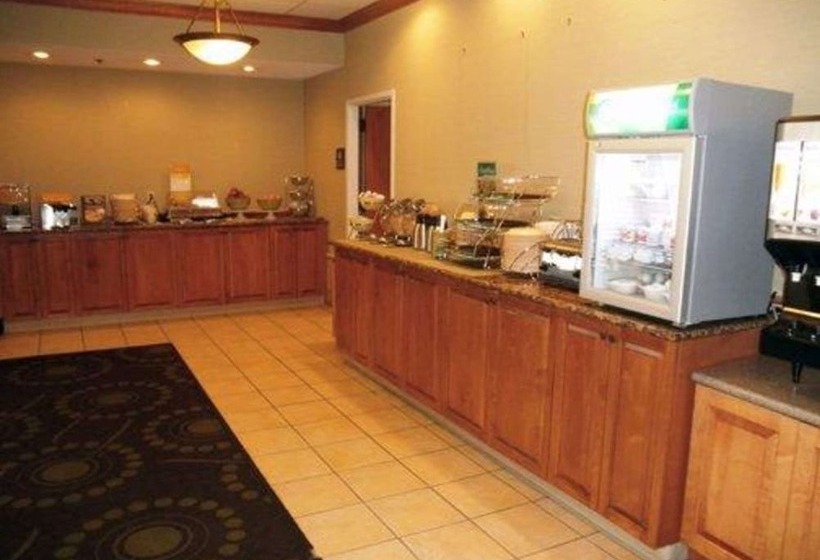 בית מלון כפרי Quality Inn Florissant   St Louis