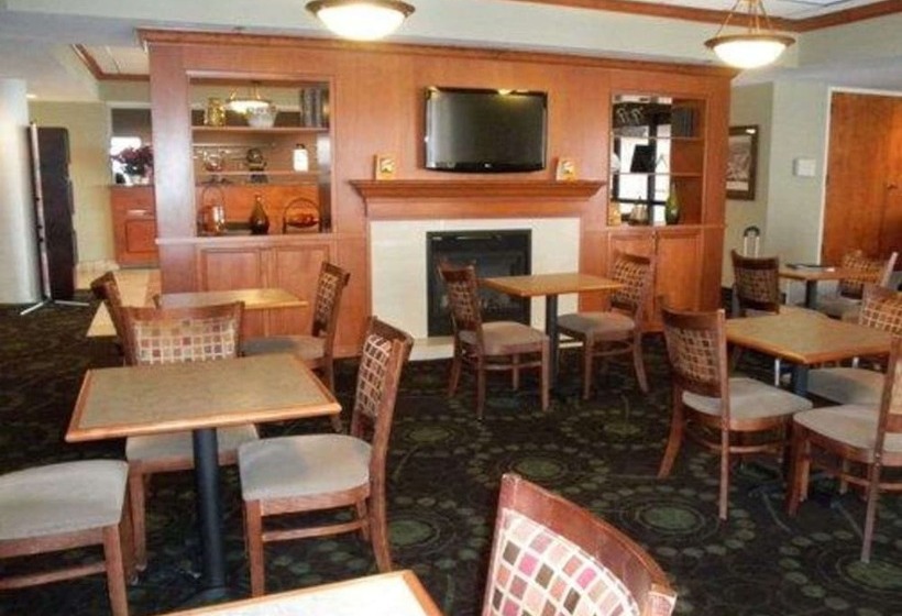 בית מלון כפרי Quality Inn Florissant   St Louis