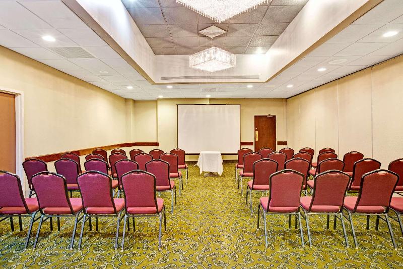 בית מלון כפרי Ramada By Wyndham Statesville