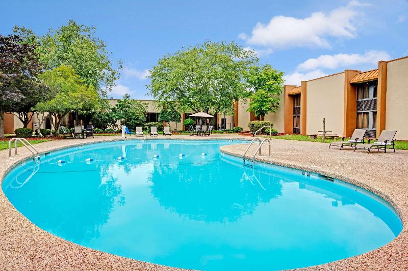 בית מלון כפרי Ramada By Wyndham Statesville