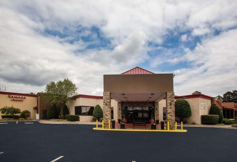בית מלון כפרי Ramada By Wyndham Statesville