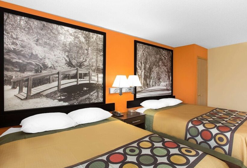 فندق Super 8 By Wyndham Clive Ia