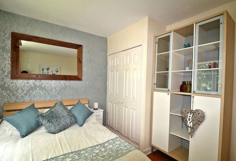 Balcony Apartment   Spacious 2 Large Beds