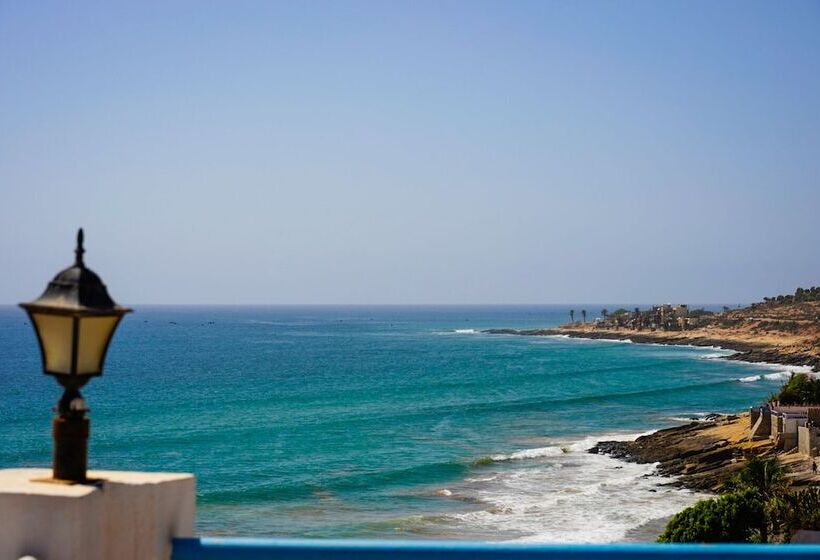 بنسيون Oceana Surf Camp   Hostel