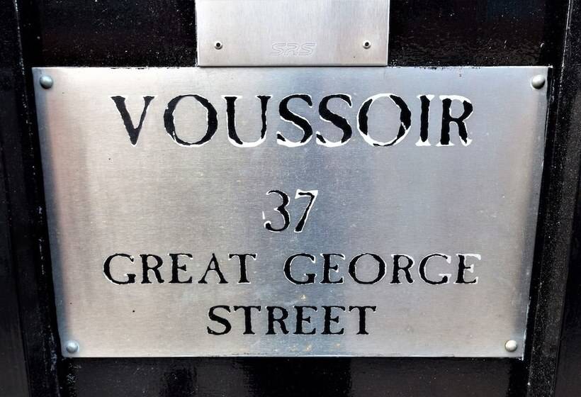 Voussoir Apartments