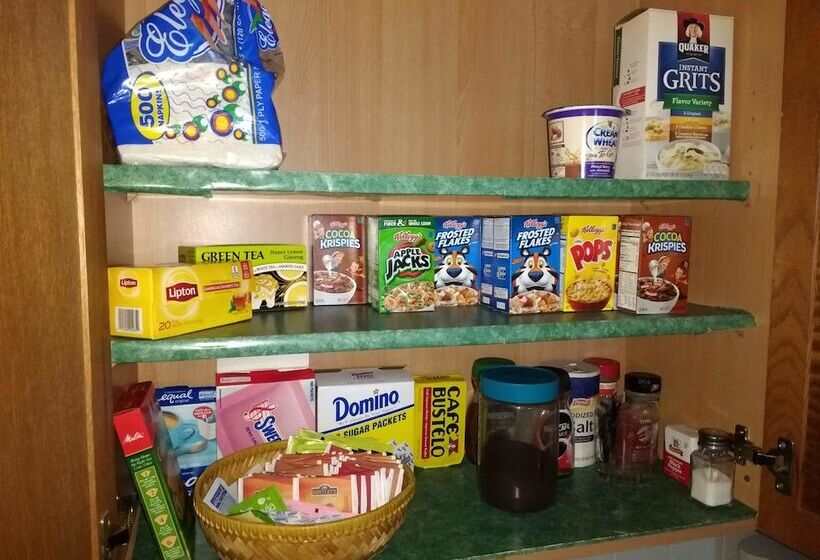 بنسيون Astoria B&b