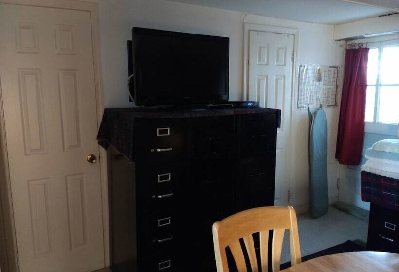 بنسيون Astoria B&b