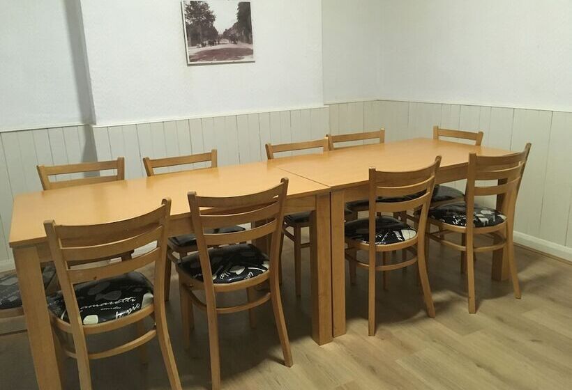 بنسيون The Canberra Guest House