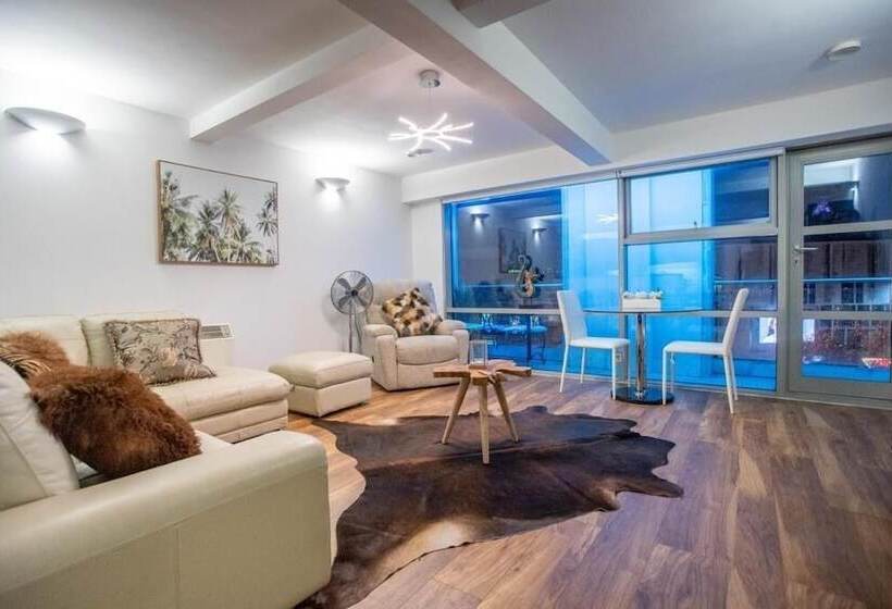 Live In Leeds Millenium Square Apartment