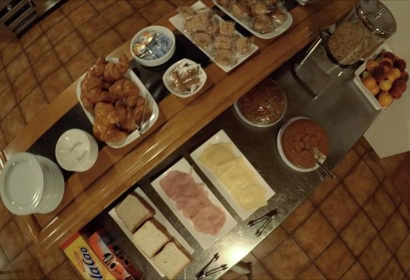 פנסיון Hostal Mendilatz
