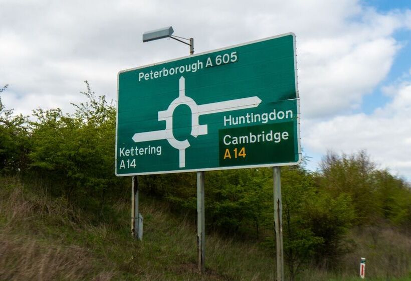 Chestnut Court 2 Bed Apartment Free Parking Wiifi Smart Tv