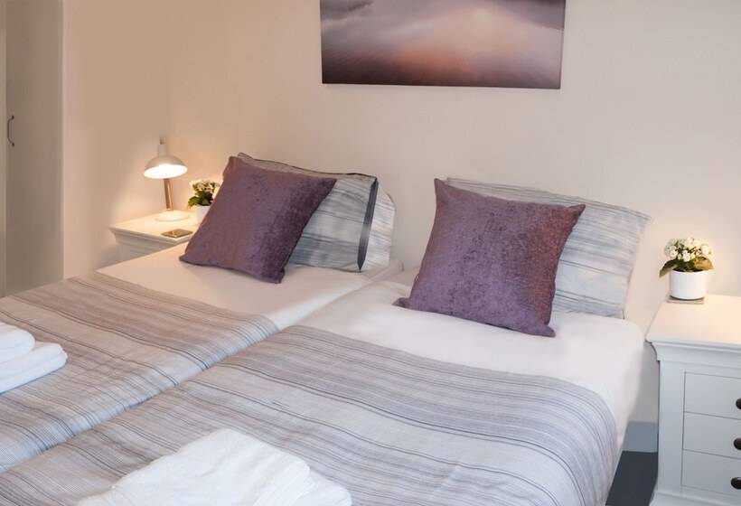 Chestnut Court 2 Bed Apartment Free Parking Wiifi Smart Tv