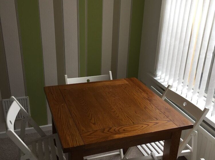 פנסיון Templemore Townhouse