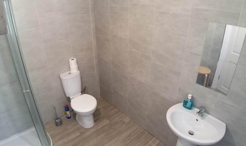 פנסיון Templemore Townhouse