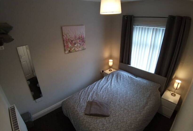 פנסיון Templemore Townhouse