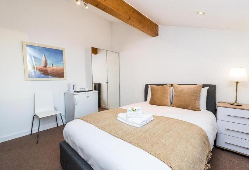 بنسيون Thames View House
