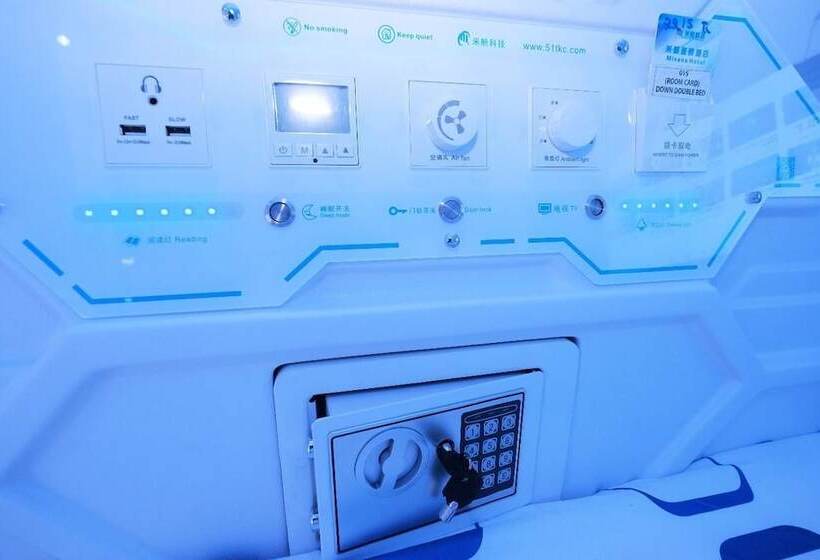 فندق Audrey Capsule Hostel
