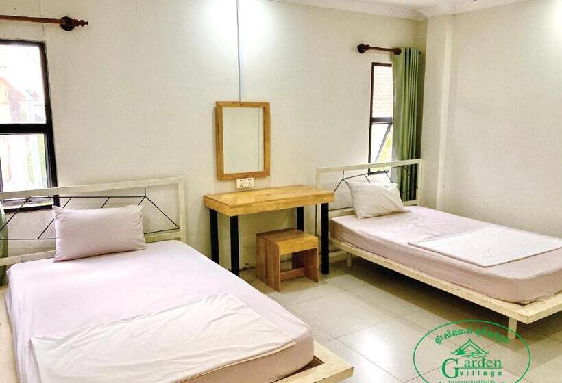 فندق Garden Village Guesthouse & Pool Bar